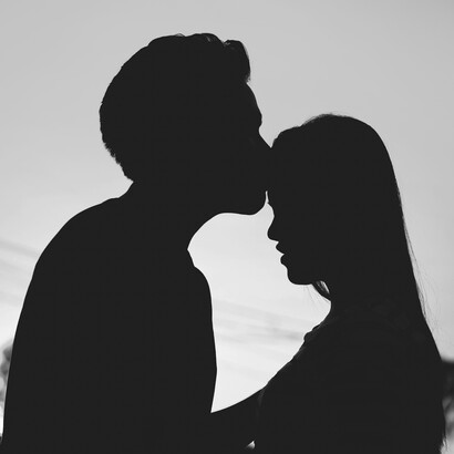 Sos vos, Constanza. Sos una incontrolable adolescente, te desatás en tus deseos de ninfa, y yo no sé qué hacer