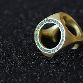 Krumenacker Stephane, Pave high roller, brazilian emerald mounted in 18 karate gold, 2024. Courtesy of Bitfactory Gallery