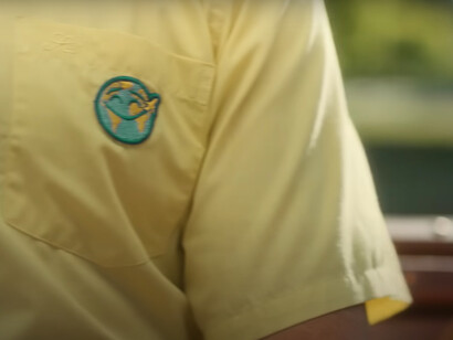 Los protagonistas, interpretados por José María Listorti y Dani La Chepi, despliegan una química efectiva en el marco de una narrativa ágil y colorida