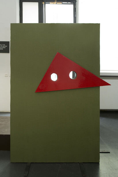 Laure Prouvost, Become a triangle, 2014, Bois, tissu, colle, crochets, peinture acrylique, 180,5 x 137 x 4,5 cm, (71 1/8 x 53 7/8 x 1 3/4 in.), Courtesy Galerie Nathalie Obadia, Paris/Bruxelles