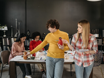 O feedback está profundamente influenciado pela percepção do avaliador, ou seja, pela sua visão de mundo, seus sentimentos, história de vida e, em última análise, por quem ela é