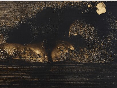 Teresita Fernández, Golden (Scroll 3), 2014 (gold chroming and India ink on wood panel, 50.8 x 203.2 cm) © Teresita Fernández - All rights reserved, courtesy of the Artist and Almine Rech Gallery