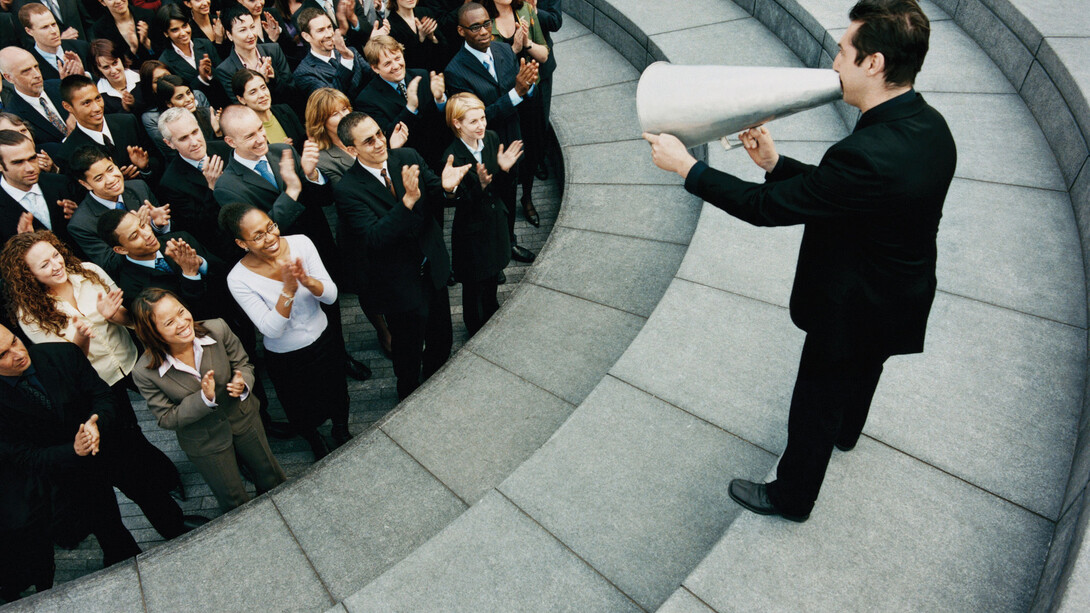 Conseguir la atención y la admiración con un discurso en público
