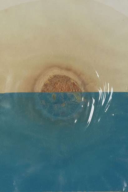 Dieter Roth, Kleiner Sonnenuntergang (Small Sunset), detail, Slice of sausage, one half on blue paper, one half on pink paper, in plastic bag, framed © Dieter Roth Estate / courtesy Galerie Eva Presenhuber, Zurich