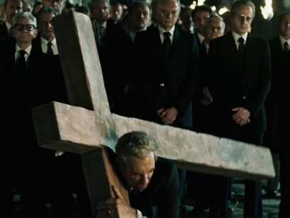 Fabrizio Gifuni in una scena del film "Esterno Notte" di Marco Bellocchio