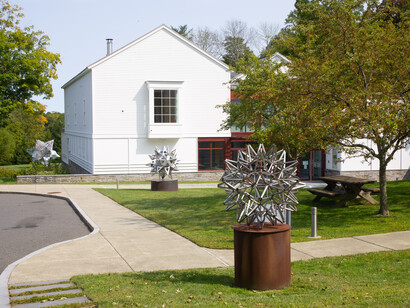 Frank Stella, installation view, Courtesy of the artist and Marianne Boesky Gallery, New York and Aspen © 2020 Frank Stella/Artists Rights Society (ARS), New York, ph. Jason Mandella