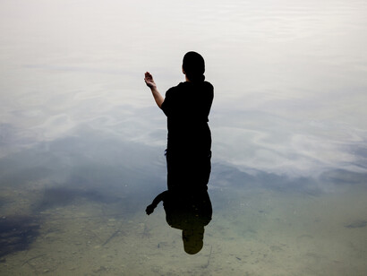 Sama Alshaibi, Silsila, 2014, Diasec print, 166 x 250 cm, Edition 1 of 1