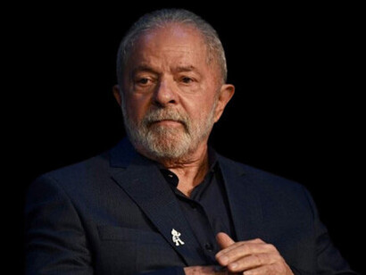 Luís Inácio Lula da Silva, atual presidente da repúplica do Brasil, é do Partido dos Trabalhadores, sob orientação política de esquerda 