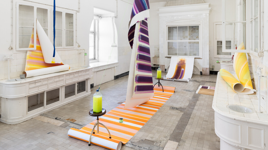 Elisabeth Sonneck, Scrollpainting153 caput mortuum metamorphosis, exhibition view. Courtesy of Galeria Nave