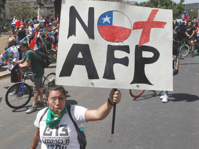 Protesta en contra de las Administradoras de Fondos de Pensiones (AFP), en Santiago de Chile