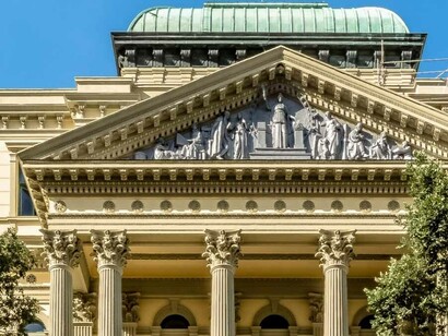 No processo de reconhecimento de nossa Independência, aceitou-se que a nova Nação pagaria à Família Real Portuguesa uma indenização pelos bens deixados no Brasil