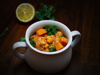 Sopa de verduras. El otoño nos proporciona productos llenos de vitaminas y minerales que permiten adaptarnos a la bajada de las temperaturas y a una menor exposición solar