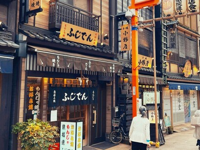 Pur essendo la prima donna premier del Paese, il progetto politico di Takaichi non mira all’emancipazione femminile ma al rafforzamento delle strutture tradizionali del potere giapponese