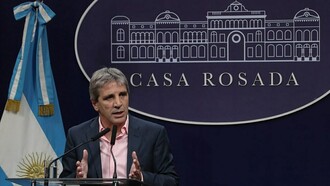 El ministro de Economía Luis Caputo anuncia la retirada del capítulo fiscal del proyecto de Ley de Bases y Puntos de Partida para la Libertad de los Argentinos, 26 de enero de 2024