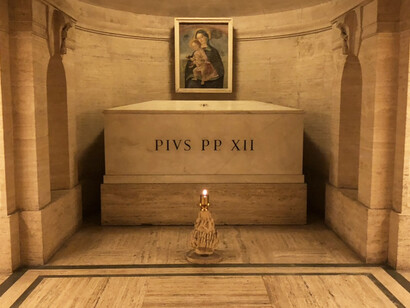 St. Peter's Basilica, Tomb of Pope Pius XII, Vatican