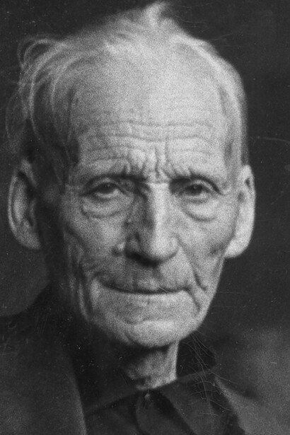 Luitzen Egbertus Jan Brouwer (1881-1966). La première classe d'objections contre le tiers exclu consiste en une série d'observations logico-mathématiques dans une perspective intuitionniste