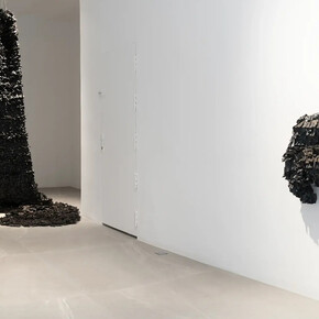 Paloma de la Cruz, El suelo sabe mi nombre, vista de exhibición. Cortesía de Galería T20