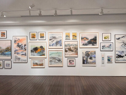 Nina Pryde, A touch of gold, exhibition view. Courtesy of Ora-ora Gallery