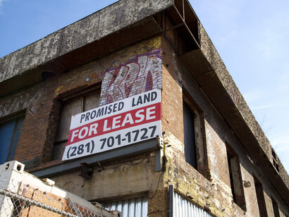 Daniel Bejar, Promised land (Brooklyn, NY, #1), 2013, site specific intervention, arcival pigment print