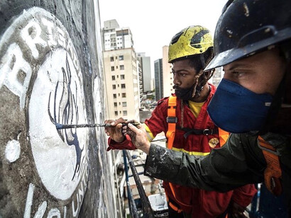 Mundano é um paulistano, nascido em 1986, que tem um claro posicionamento político, ambiental e social na vida e na arte