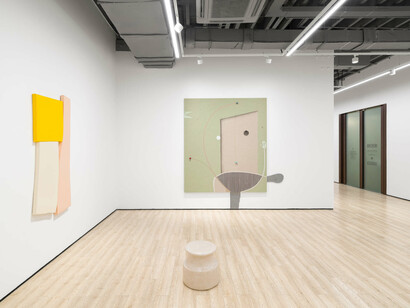 Various artists, Not flat, exhibition view. Courtesy of Almine Rech