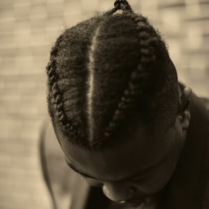 La apropiación cultural a menudo es considerada considerada una violación del derecho de propiedad intelectual contra la cultura de origen.