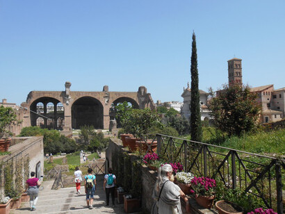 La Basilica di Massenzio vista dalla cordonata degli Horti Farnesiani