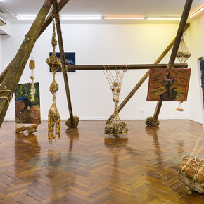 Denise Groesman, Resaca de río, vista de exhibición. Cortesía de la Galería Moria