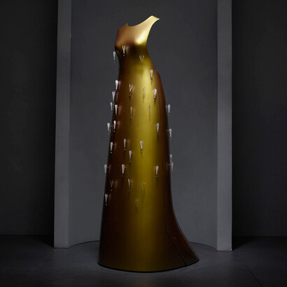 Hussein Chalayan, Kaikoku floating dress. Manus x Machina, Fashion exhibition Met NYC, Winter 2011