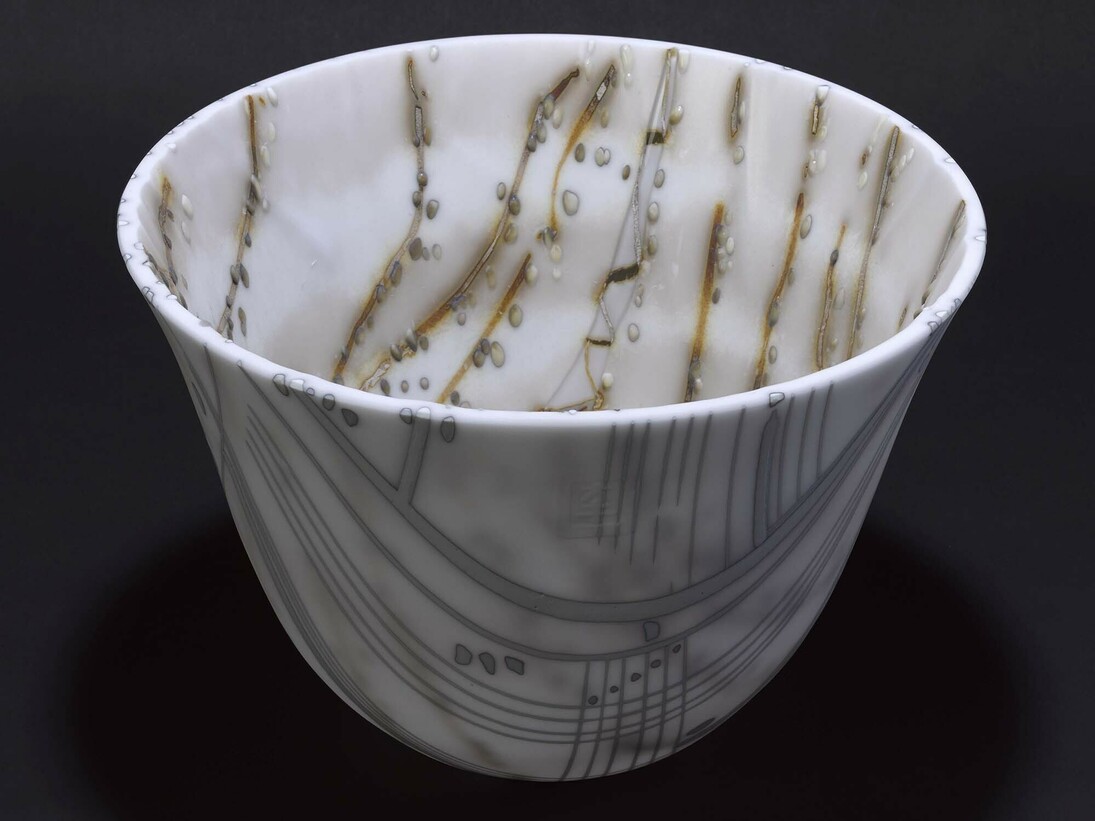 Karl Harron, Tomb Vessel #0710, kilnformed, diamond engraved and fire-polished glass, 23 x 34 x 34 cm