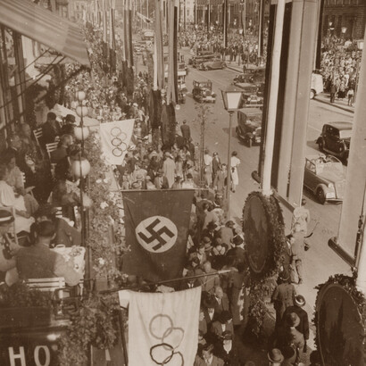 Olimpiadi del 1936. Unter den Linden all’insegna dei Giochi Olimpici del 1936. Berlino, Germania
