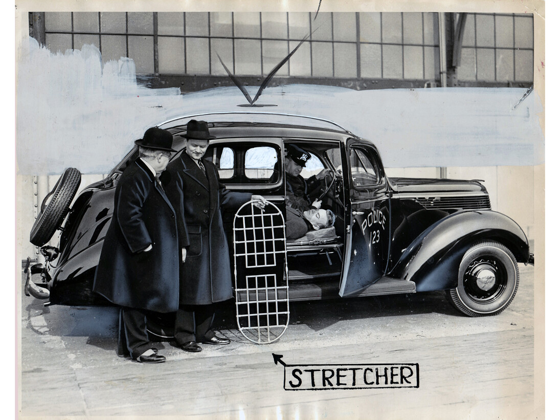 Chicago Police Ambulance, 1938, Tirage argentique vintage retouché à la main, 20 x 25 cm, Pièce unique, Courtesy Argentic
