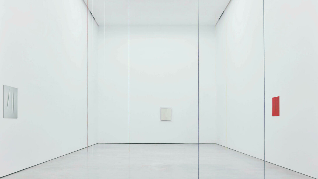 Lucio Fontana y Fred Sandback., Galería Cayón, Madrid, 2017. ©Joaquín Cortés y Román Lores