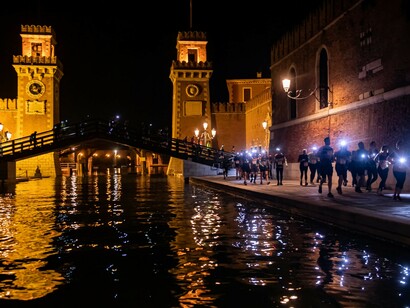 Corridori della Venice Night Trail, sullo sfondo l'Arsenale di Venezia, Venezia