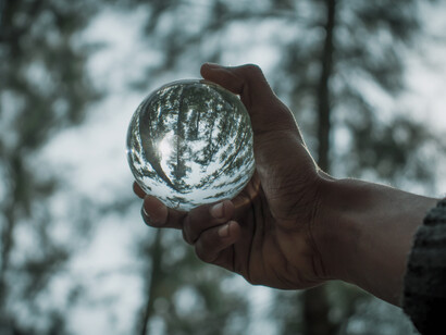 Dimensione musicale. Quando scrivo i miei brani, riesco a entrare in una dimensione tutta mia. Questo è il più grande regalo che la vita potesse regalarmi, cioè avere la capacità di mostrarmi con la mia personalità artistica senza fronzoli