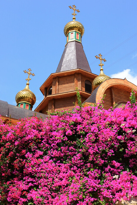 La iglesia de Altea es una réplica de una del siglo XVII en la región de los Urales. Altea Hills, entre Alicante y Valencia, España