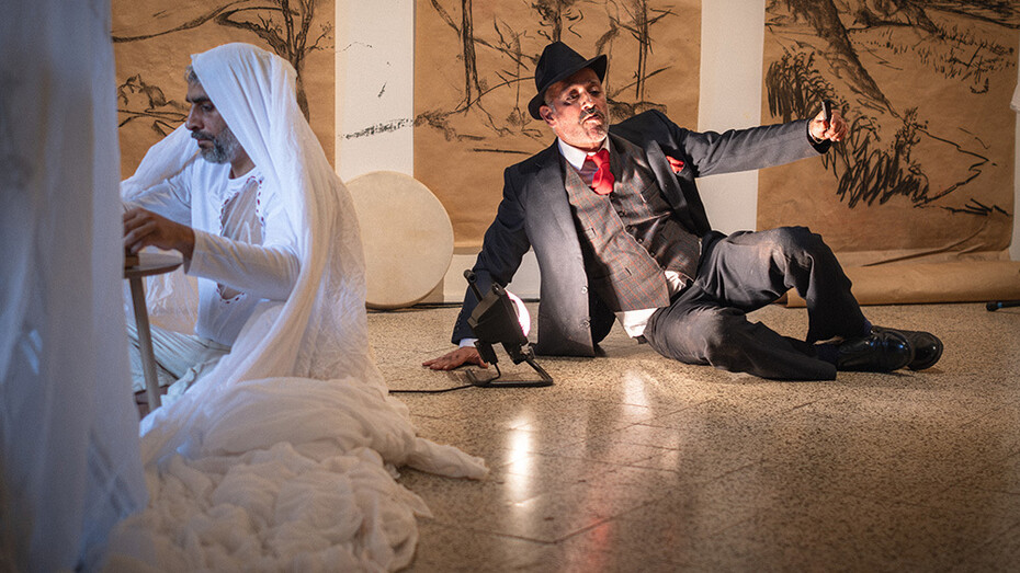 Nikhil Chopra e Uriel Barthélémi, Embers / Braci, vista della performance. Cortesia di Galleria Continua