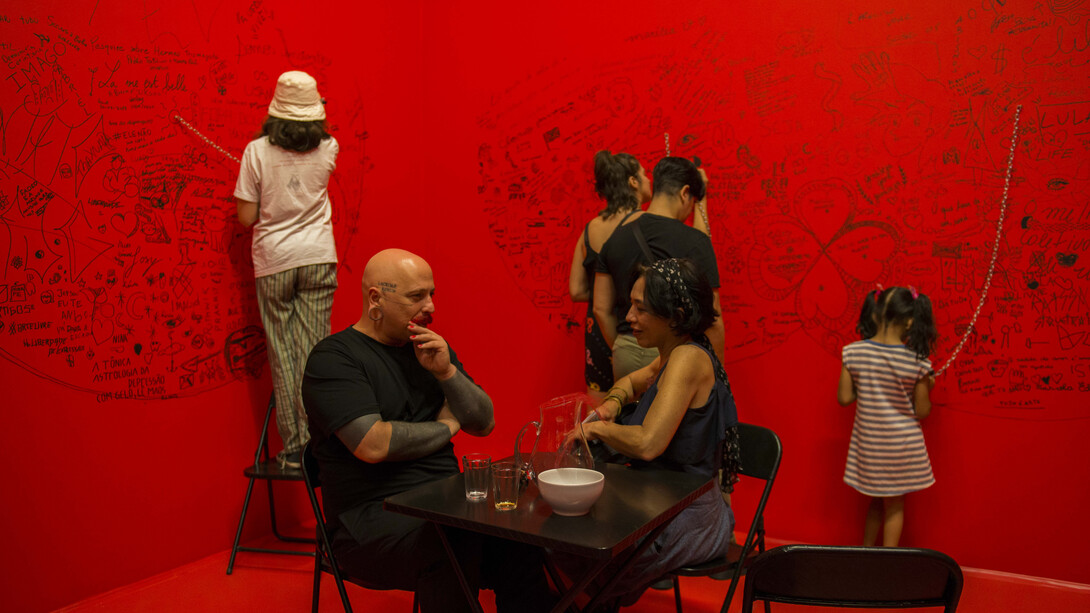 Coletivo Legítima Defesa
Performance RE- EXISTÊNCIA NEGRX durante a abertura da exposição Somos Muit+s, que aconteceu como parte da programação de untitled 2019 (demo station n.7), o palco para demonstrações proposto pelo artista tailandês Rirkrit Tiravanija.
Foto: Levi Fanan / Pinacoteca