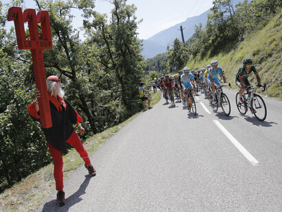 El diablo, tifoso presente a ogni edizione del Tour