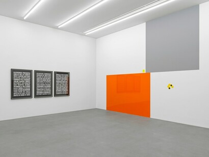 Wall works and sculptures, ausstellungsansicht. Mit freundlicher genehmigung der Galerie Eva Presenhuber