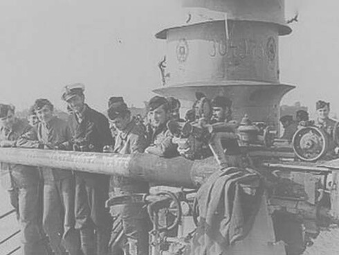 A German submarine U123 sighted the Swedish ship in the middle of the North Atlantic