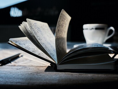Writing by Yannick Pulver