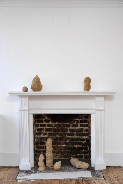 Various artists, Woven dialogues, exhibition view. Courtesy of Patrick Heide Contemporary Art