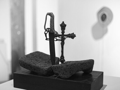 Mar y Cruz, objeto de Rodolfo Morales. Fotografía de Alexander Chaves Gould