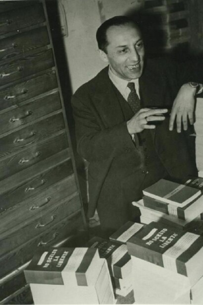 Leo Longanesi nel suo studio