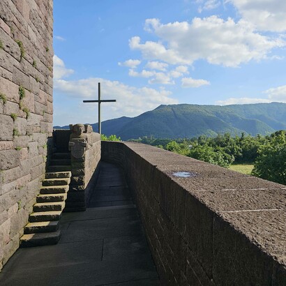 Mura del cimitero germanico di Quero, Belluno, Italia