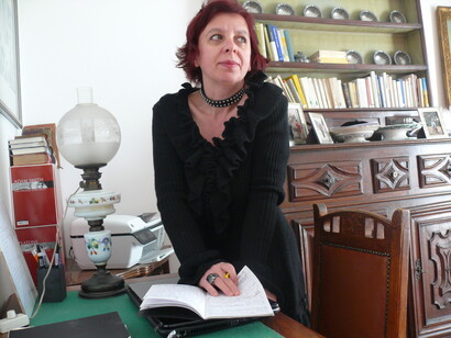 Laura Ragni nel suo studio