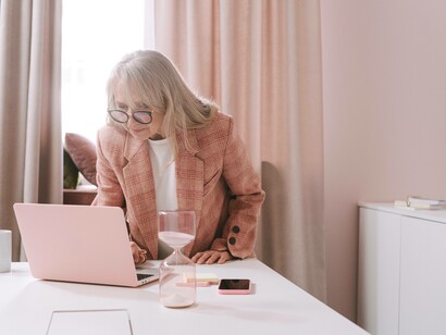 A senior citizen making last-minute changes in her deals within the silver economy