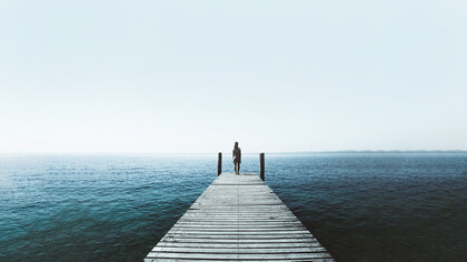 Orizzonte: attimo di eternità. Voglio vivere il mio presente come un tuffo nelle onde... e trovare l’energia che mi permetterà di vivere la mia eternità... ma ora in ogni attimo far sì che sia unico... immobile eterno... (Maddy)