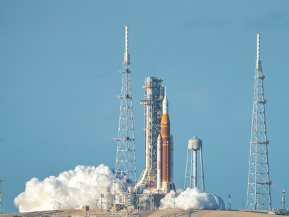 Cuatro astronautas a bordo de la nave espacial Orión de la NASA, situada en la parte superior del cohete SLS (Sistema de Lanzamiento Espacial), despegaron el miércoles 1 de abril en el vuelo de prueba Artemis II de la agencia desde el Complejo de Lanzamiento 39B del Centro Espacial Kennedy de la NASA, en Florida, EE.UU.